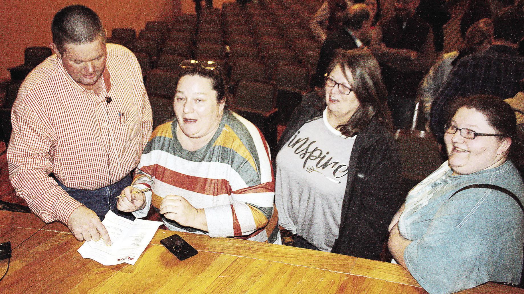 More than 600 residents pack out broadband meeting